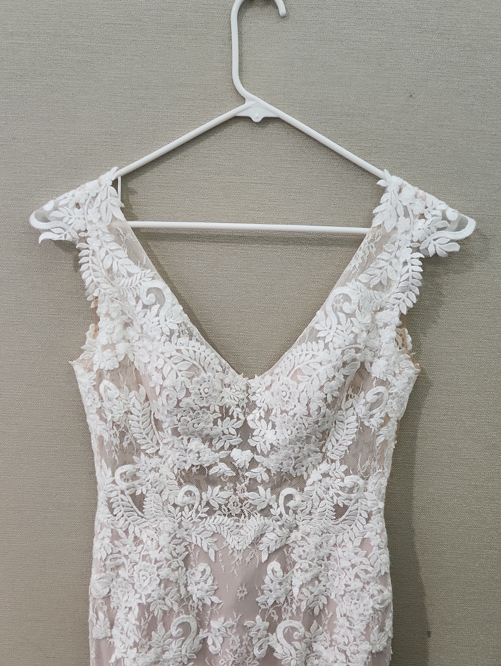 Whispers and Echoes Milano Gown Size 12 - Picture 5 of 16